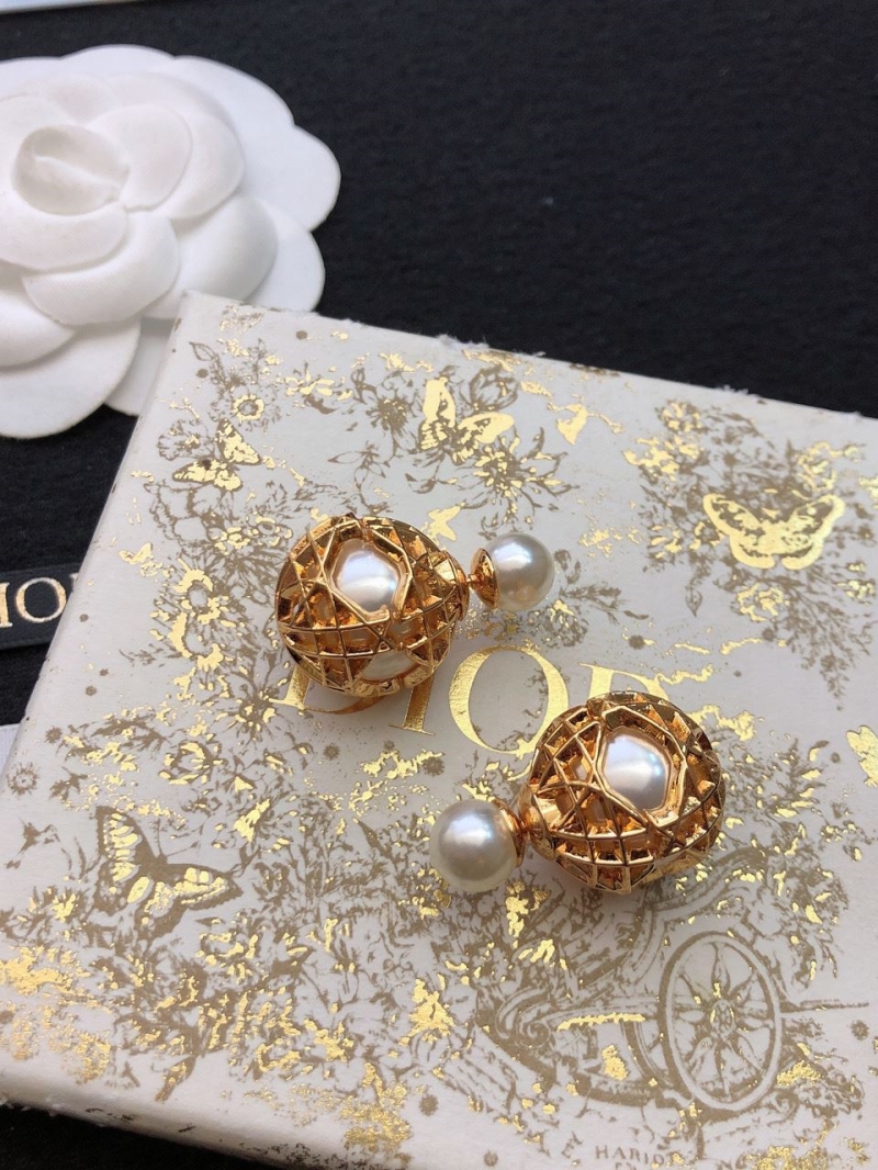 chr1st1an D10r earrings